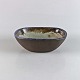 Oval skål i glaseret keramik med abstrakt motivSignatur ukendtHøjde 6 cm Længde 17,4 ...