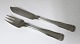 Georg Jensen. 
Silberbesteck 
(925). 
Dobbeltriflet. 
Angelmesser und 
Angelgabel. 
Länge 20 & 17,5 
cm.