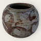 Keramikschale, mit geometrischem Muster, 8,5 cm Durchmesser, 6,5 cm hoch, undeutlich signiert. ...