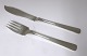 Hans Hansen. 
Silberbesteck. 
Arvesölv Nr. 
17. Angelmesser 
und Angelgabel. 
Länge 21 cm und 
17 cm.