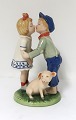 Königliches 
Kopenhagen. 
Porzellanfigur. 
H. C. Andersen, 
der 
Schweinejunge. 
Höhe 12 cm. (1 
Wahl)