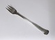 Cohr. 
Silberbesteck 
(830). 
Dobbeltriflet. 
Austerngabel. 
Länge 14,5 cm
