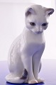Bing & Gröndahl Porzellanfigur, sitzende Katze nr. 2453. Höhe 11 cm. Tadelloser Zustand, 2. ...