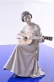 Gitarrenspielerin # 1684. Bing & Gröndahl Porzellan Figur. B&G Frau  mit Gitarre Nr. 1684. Höhe ...