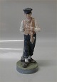 Royal 
Copenhagen 620 
Shepherd Boy 
with hammer 
Chr. Thomsen 
1904  8.5" / 21 
cm
Peasants