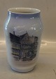 2754-1217 Kgl. 
Vase 25 cm 
Ellen Marsvin 
Hus, Aalborg 
Jørgen Olufsens 
købmandsgård 
fra  Royal ...