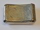 Antikes 
Schnupftabaketui 
aus Silber, 19. 
Jh. Mit 
Außenverzierungen.
 Innen 
vergoldet. L.: 
5,4 cm. ...