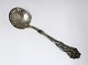 Tang. 
Silberbesteck 
(830). 
Zuckerlöffel. 
Länge 16 cm. 
Produziert 
1922.