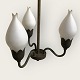 Tulpenlampe mit 
3 Armen, Fogh & 
Mørup. Messing 
und Opalglas. 
Höhe mit Stab 
ca. 100 cm. 
Zwei ...