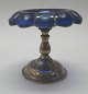 Zuckerschüssel 
aus böhmischem 
Kristall, ca. 
1860. Klarer 
Kristall 
blauer Ûberfang 
mit ...