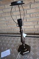 Tischlampe aus 
bruniert 
Messing 
H: mit 
Fassung: 35cm
H: ohne 
Fassung: 30m
Der Preis ...