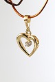 Heart-shaped 
pendant in 14 
carat gold, 
with a 
brilliant. ...
