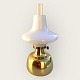 Louis Poulsen, 
Petronella-
Öllampe, 
Opalglas und 
Messing, 32,5 
cm hoch, 18 cm 
breit, Design 
...