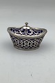 Engelsk William 
Comyns & Sons 
Ltd Sterling 
Sølv skål med 
låg og 
glasindsats
10,5cm bred / 
...