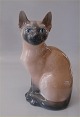 Royal 
Copenhagen 3281 
RC Siamese cat  
Th. Madsen 19 
cm 2.  In mint 
and nice 
condition