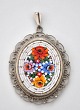 Millefiori-
Mikromosaik-
Anhänger. 
Italien des 20. 
Jahrhunderts. 
Mit 
Metallbefestigung.
 L: 6 cm ...