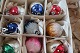 9 gamle 
julekugler af 
glas i æske
God stand
Sælges samlet 
eller enkeltvis
Warennr.: Li11