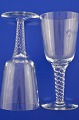 Twist Glas 
Holmegaard-
Glashütte 
1896-1985. 
Amager / Twist 
Rotwein Glas, 
Höhe 18 cm.   
...