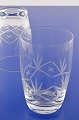 Holmegaard 
Glashütte ? Das 
Glas hat den 
gleichen 
Schliff wie das 
Ulla-Glas, das 
Muster ist ...