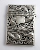 Chinesisches 
Silbergehäuse. 
Länge 10,2 cm. 
Breite 7 cm