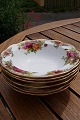 Old Country 
Roses mit 
Goldrand bone 
China Porzellan 
Geschirr von 
Royal Albert, 
England.
Kleiner ...