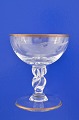 Weinservice von 
Lyngby-Glas, 
Möwenglas mit 
Gold. 
Möwe-
Likörglas, Höhe 
8 cm. 
Durchmesser 6,7 
...