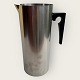 Stelton, 
Cylinda-Linie, 
Krug mit 
Eisstopper, 24 
cm hoch, 17 cm 
breit, Design 
Arne Jacobsen 
...