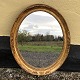 Kleiner älterer 
Spiegel in 
goldlackiertem 
Rahmen, leicht 
patiniert. 
Abmessungen: 
45x37 cm