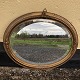 Facettierter 
Spiegel in 
einem bemalten 
Holzrahmen. 
Abmessungen: 
48x58 cm