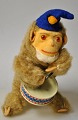 Mechanischer 
Affe, der eine 
Trommel spielt, 
Deutschland des 
20. 
Jahrhunderts. 
Mit Hut. H. 17 
...