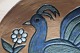 Eine grosse Platte, Keramik von Hildegon, die 
berühmte Keramikerin aus der Insel, Als, in 
Südjütland
Durchmesser: 35,5cm
Eingeritzt: Hildegon Als
Vorbereitet für aufhängen
In sehr gutem Stande
Die Keramik der Hildegon ist sehr begehrt 
besonders für S