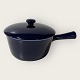 Lyngby, Danild 
26, Kasserolle, 
Blå, 22cm bred, 
10cm høj, 
Design Axel 
Brüel *Pæn 
stand*