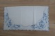 Eine alte kommodestück
Schönes altes Stück mit blauer Stickerei - 
handgemacht
Wurde in alten Tagen hinten Kommoden oder 
Servanten benützt aber wird jetzt gern als ein 
schöner Vorhang benutützt
89cm x 47cm