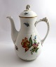 Bing & 
Gröndahl. 
Sächsische 
Blume. 
Kaffeekanne. 
Modell 91A. 
Höhe 24,5 cm. 
(1 Wahl)