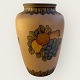 Bornholmer 
Keramik, 
Hjorth, Vase, 
Fruchtmotiv, 
20,5 cm hoch, 
15 cm breit Nr. 
52 *Guter 
Zustand*