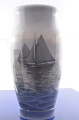 Royal 
Copenhagen, 
Marine Vase 
dekoriert mit 
Segelschiffen 
nr, 2055-131. 
Höhe 42,5 cm. 
Tadelloser ...