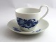 Königliches 
Kopenhagen. 
Blaue Blume. 
Tasse mit hohem 
Henkel. Modell 
8194. (2 Wahl)