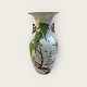 Bodenvase aus 
China mit 
stilisierten 
Henkeln, 
verziert mit 
Blütenzweigmotiv, 
42,5 cm hoch, 
24 cm ...