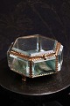 Old French 
6-sided 
jewelery box in 
bronze and 
faceted ...