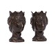 Ein Paar 
Janusköpfe aus 
Bronze. 18. 
Jahrhundert
H: 14cm