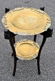 Chinesischer 
Holztisch mit 
zwei 
Metallschalen, 
19/20. ...