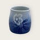 Bing & 
Gröndahl, 
Weihnachtsrose, 
Vase Nr. 370, 5 
cm Durchmesser, 
5,5 cm hoch, 
Design Cecilie 
...