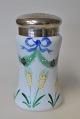 Zuckerdose aus 
Opalglas mit 
Emaillefarbe, 
ca. 1900, 
Deutschland. 
H.: 12,5 cm.
Perfekter 
Zustand!