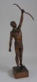 Gribsvad, Knud 
(1891 -) 
Dänemark: 
Bogenschütze. 
Geschnitzt und 
bemalt Holz. 
H:. 49 cm. 
Signiert ...