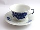 Königliches 
Kopenhagen. 
Blaue Blume, 
eckig. Teetasse 
/ große 
Kaffeetasse. 
Modell 8500. (1 
Wahl)