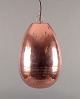 Hedemann, 
Denmark. Large 
"Chili" ceiling 
pendant in 
copper-
patinated 
metal.
Egg-shaped. 
...
