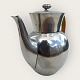 Just Andersen, 
Kaffeekanne aus 
Zinn mit 
Bastgriff, 17 
cm hoch, 22 cm 
breit, 
gestempelt 2238 
...