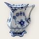 Royal 
Copenhagen, 
Muschel bemalt, 
Blue fluted, 
Vollspitze, 
Krug Nr. 1/ 
1032, 10,5 cm 
hoch, 9,5 ...