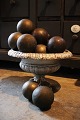 Decorative, 
really old 
French petanque 
balls with a 
super fine 
patina. 
Dia: 10cm. (7 
pieces ...