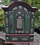 Bemalter 
dänischer 
Barock-
Wandschrank, 
1785. Grün und 
rot bemalter 
Kiefernschrank 
mit ...